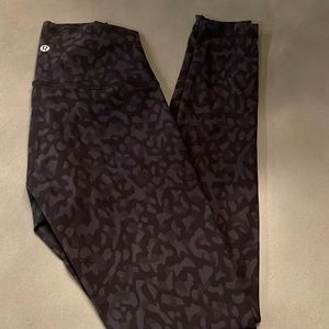 Lululemon Wunder Under legging size 4